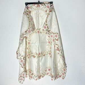 Vintage Floral Cutout Embroidered Ivory Tablecloth Cottagecore Grannycore